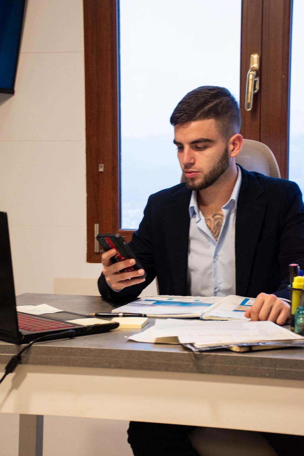 Ugaitz Pérez - Siempre disponible para tus consultas